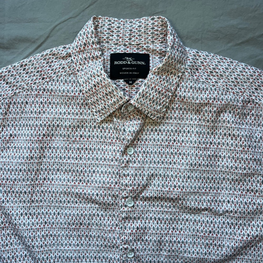 RODD & GUNN Shirt Mens Size Medium Sports Fit Short Sleeve Button Up Woven Italy